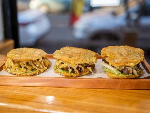 Chicken plantain sandwich + 1 chicken plantain sandwich for free.